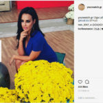 Η Όλγα Λαφαζάνη Με Σκουλαρίκια GUESS