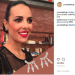 Η Όλγα Λαφαζάνη Με Χρυσά Σκουλαρίκια GUESS