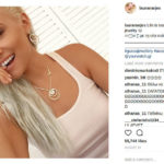 Η Λάουρα Νάργες Με Εντυπωσιακά Κοσμήματα Guess